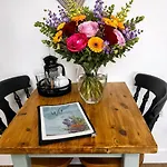 Couples Retreat - Cosy Modern ,near Carlisle, The Borders And The Nrth Pennines , Near Village Pub & In Peaceful Village Location