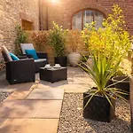 Couples Retreat - Cosy Modern ,near Carlisle, The Borders And The Nrth Pennines , Near Village Pub & In Peaceful Village Location