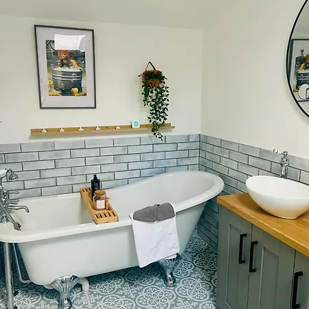 200 Yr Old Barn Conversion Near Carlisle, The Borders And The North Pennines