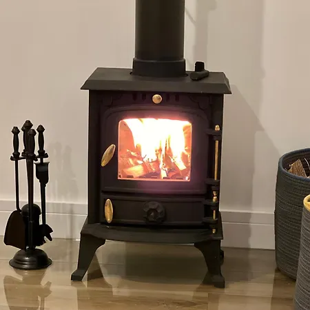 Couples Retreat - Cosy Modern ,near Carlisle, The Borders And The Nrth Pennines , Near Village Pub & In Peaceful Village Location * Castle Carrock
