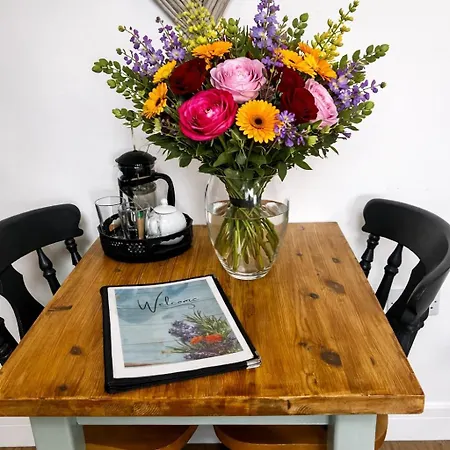 Couples Retreat - Cosy Modern ,near Carlisle, The Borders And The Nrth Pennines , Near Village Pub & In Peaceful Village Location