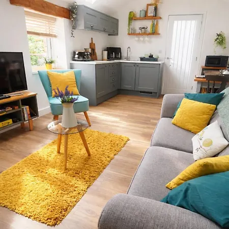 Couples Retreat - Cosy Modern ,near Carlisle, The Borders And The Nrth Pennines , Near Village Pub & In Peaceful Village Location Castle Carrock