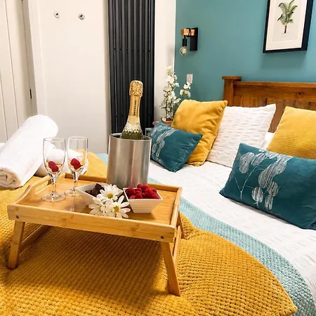 Apartment Couples Retreat - Cosy Modern ,near Carlisle, The Borders And The Nrth Pennines , Near Village Pub & In Peaceful Village Location *
